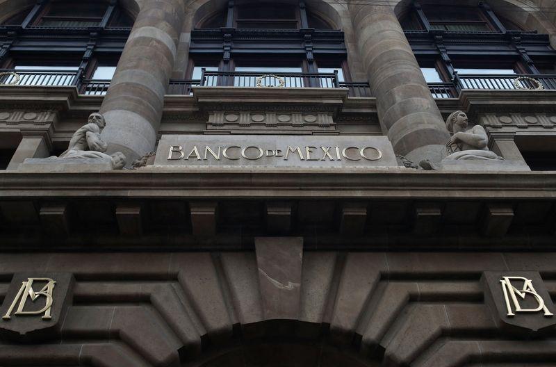 Banco de México recorta tasa de interés medio punto, a 9.50%