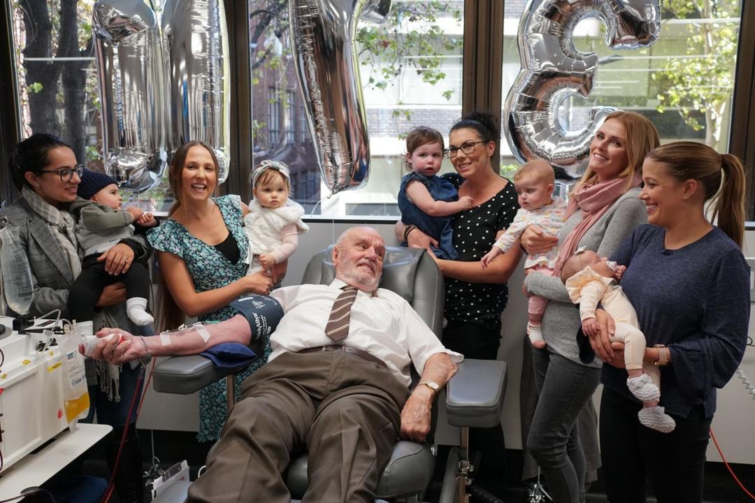 Muere James Harrison, australiano que protegió a millones de bebés