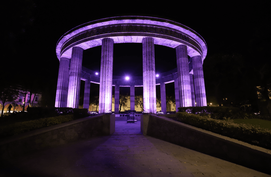8M: Guadalajara ilumina monumentos en el marco del Día de la Mujer