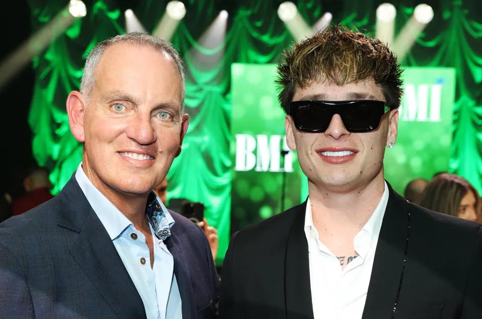 Peso Pluma es nombrado Compositor de música regional del año