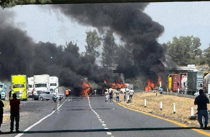 Carretera Santa Rosa- La Barca: Jalisco confirma 4 camiones incendiados