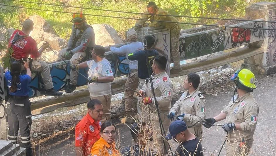 Barranca de Huentitán: Rescatan a familia que quedó atrapada