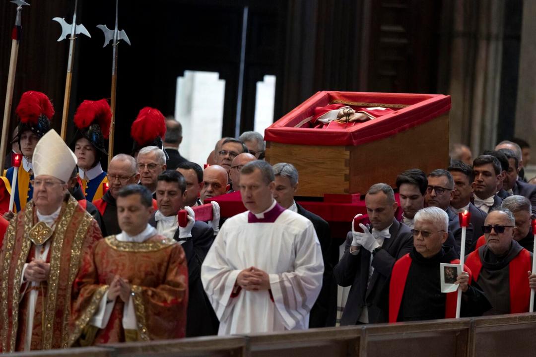 Papa Francisco vuelve a San Pedro por última vez; así es el traslado del féretro