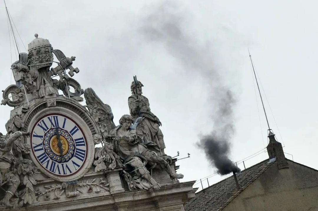 Papa Francisco: ¿Qué significa el humo negro y blanco?