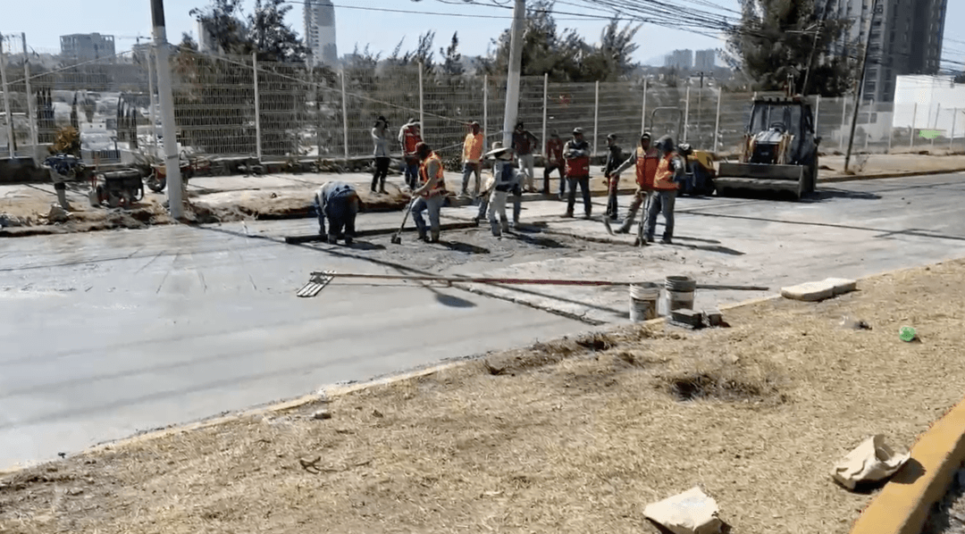 Cierre total en Avenida Patria por socavón colapsa tráfico