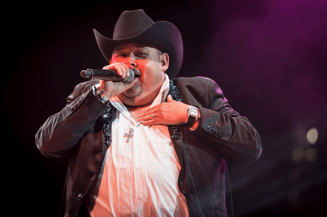 El Coyote: Roban con violencia camioneta del cantante