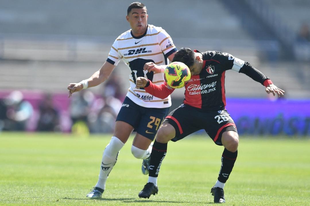 Atlas y Pumas sancionados por la FIFA; impiden registro de jugadores