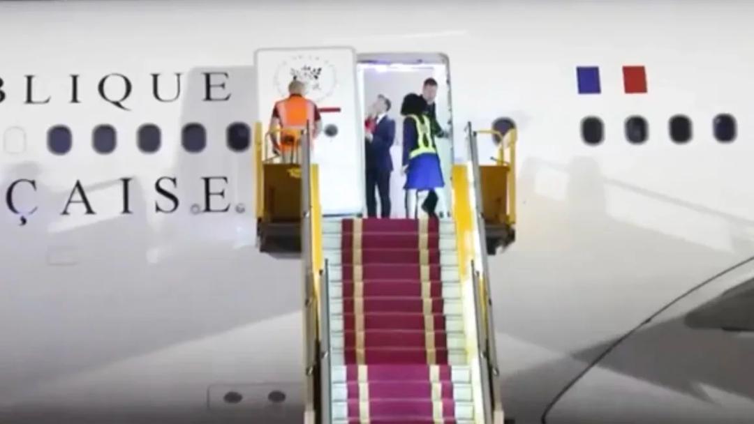 ¿Emmanuel Macron fue golpeado por su esposa? Difunden video