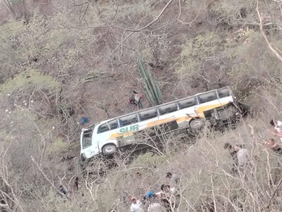 Puebla: Asciende a 21 los muertos en accidente carretero