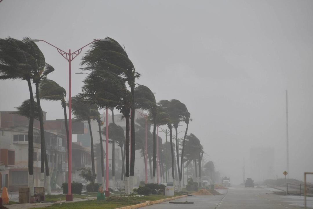 Bárbara ya es huracán categoría 1 cerca de Jalisco