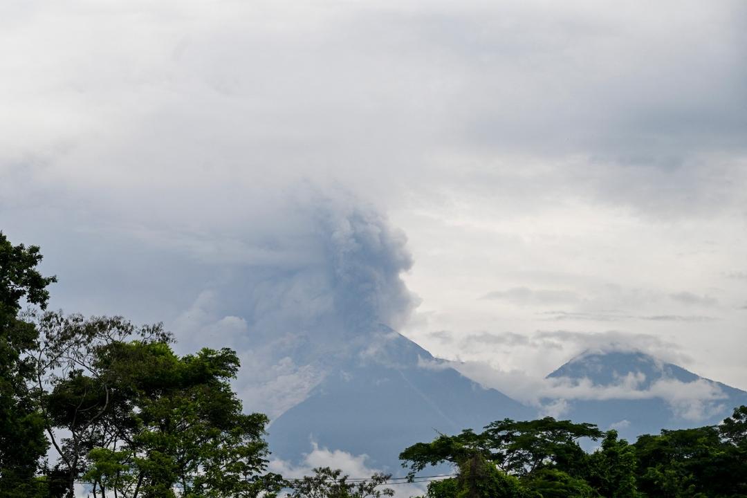 Guatemala: Evacúan a más de 500 personas por erupción del Volcán de Fuego