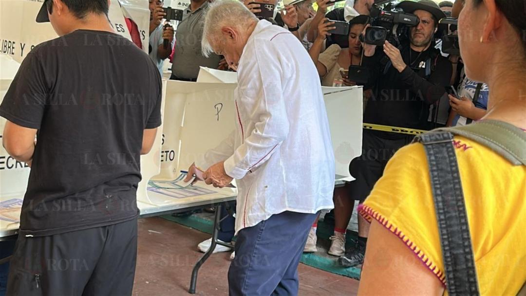 AMLO reaparece para votar en la elección judicial