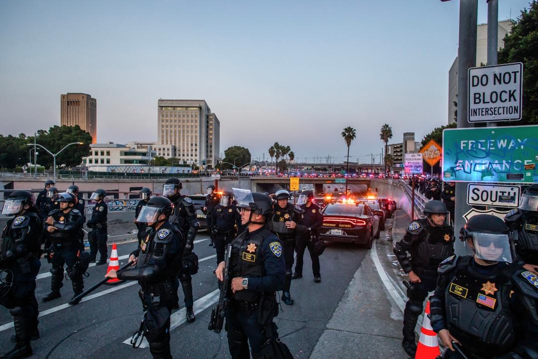 Trump: Policía de Los Ángeles realiza arrestos bajo toque de queda