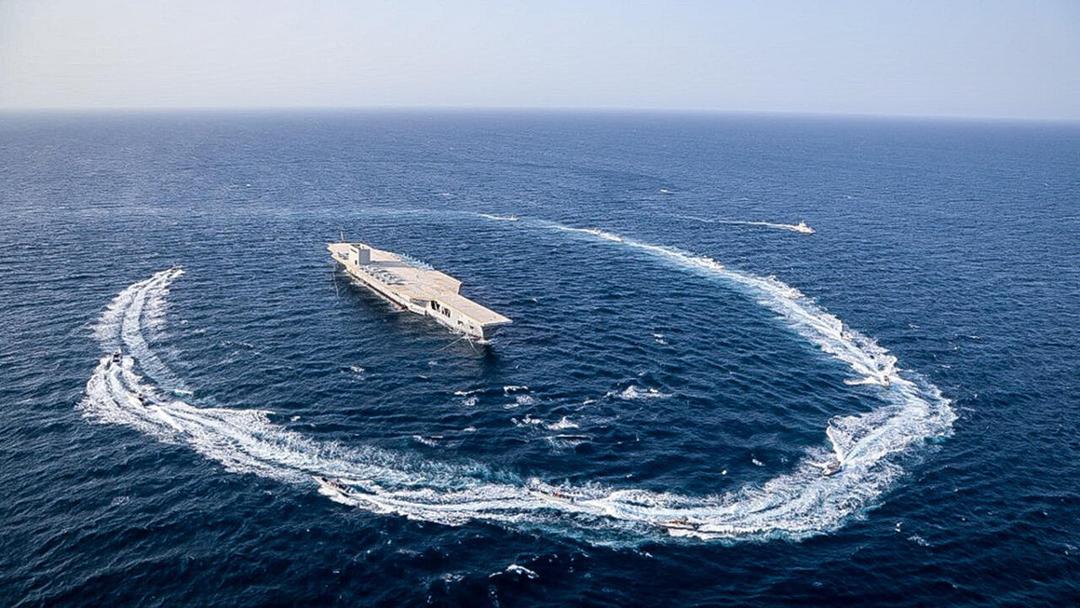 Parlamento de Irán pide el cierre del estrecho de Ormuz