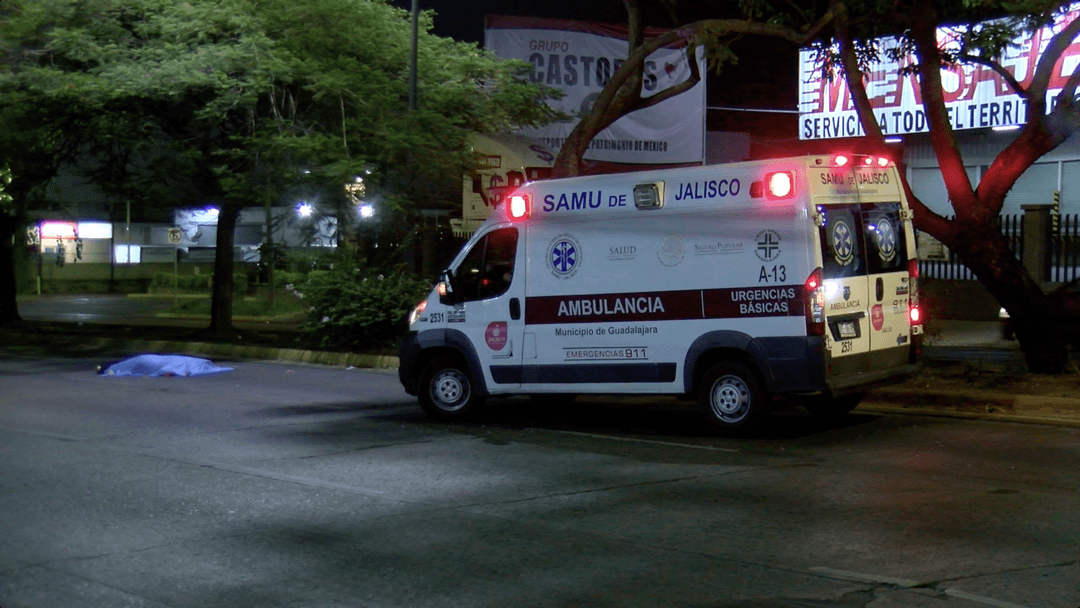Guadalajara: Motociclista muere tras ser arrollado y arrastrado por tráiler