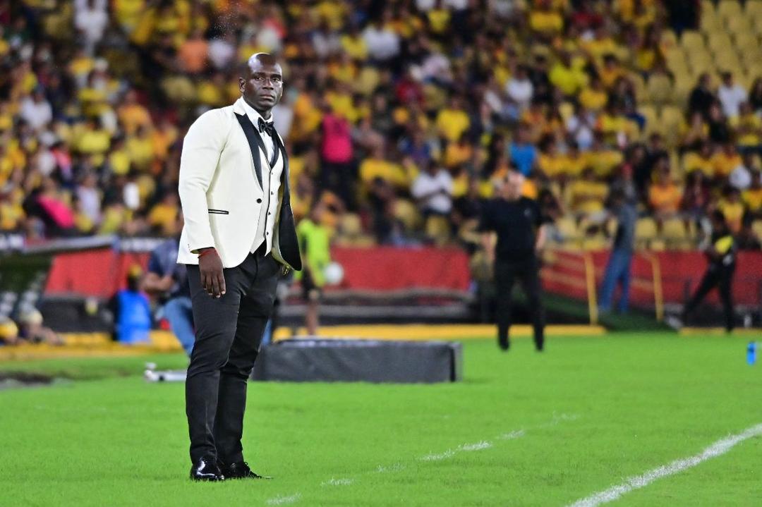 Segundo Castillo, el elegante DT, deja el Barcelona de Ecuador