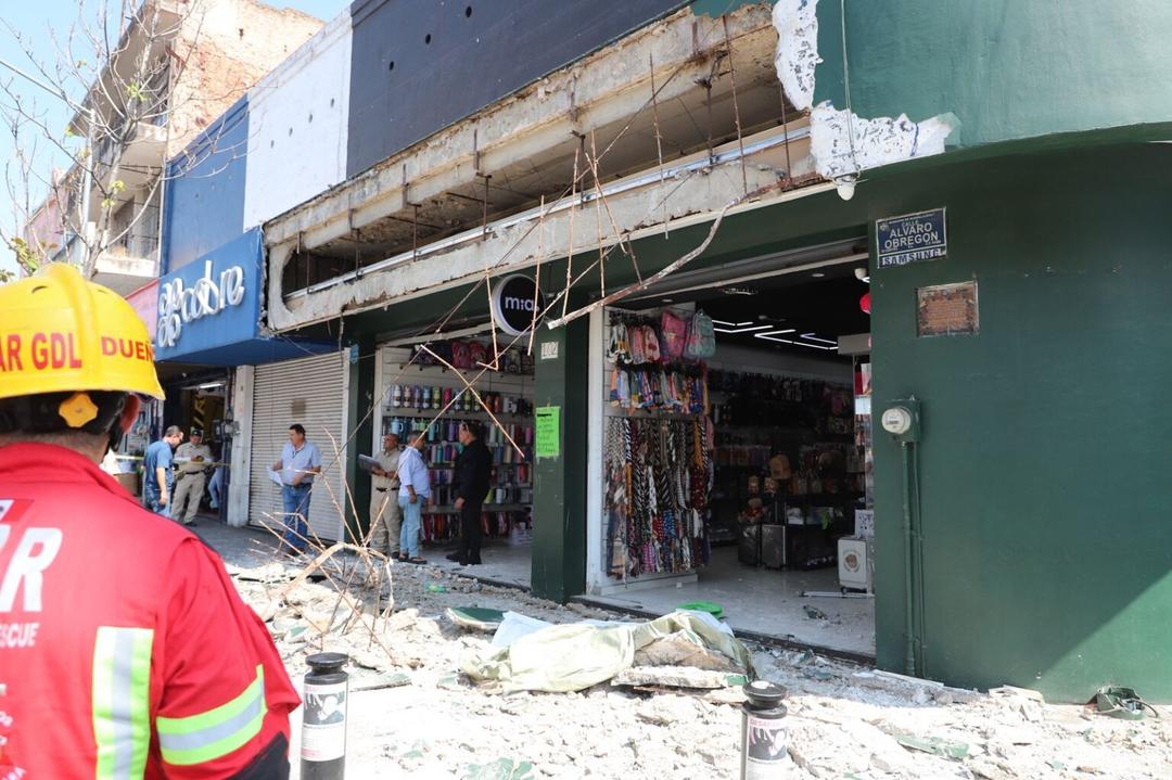 Guadalajara: Muere mujer tras colapso en tienda de Obregón