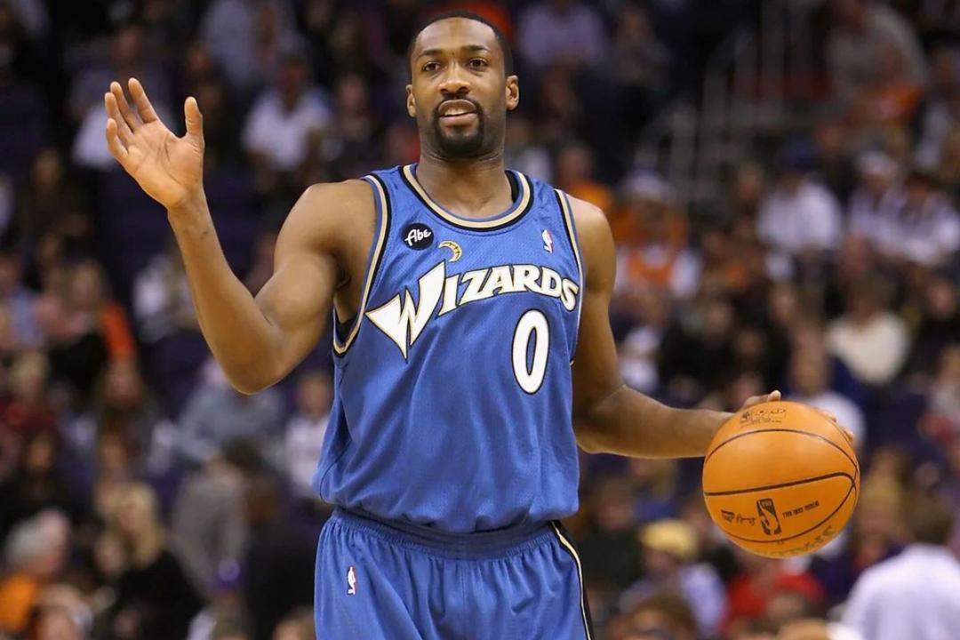 Detienen a exjugador de la NBA por red ilegal de póker