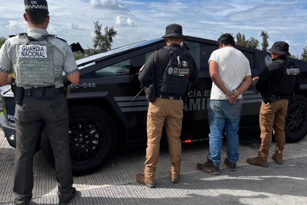 En Carretera a Chapala, cae conductor con huachicol