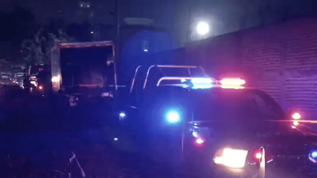 Tonalá: Localizan camión calcinado con un cuerpo adentro