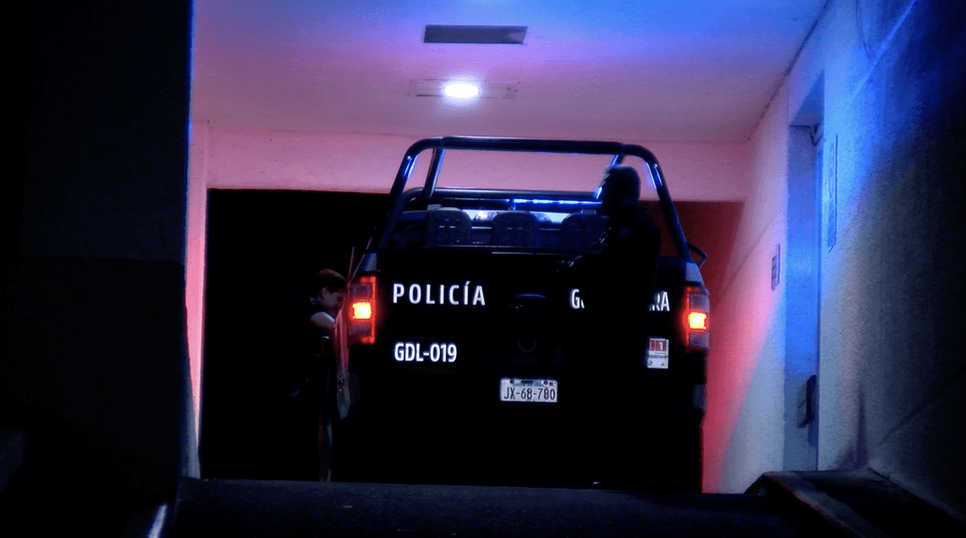 Guadalajara: Dejan a hombre baleado frente a la clínica del IMSS