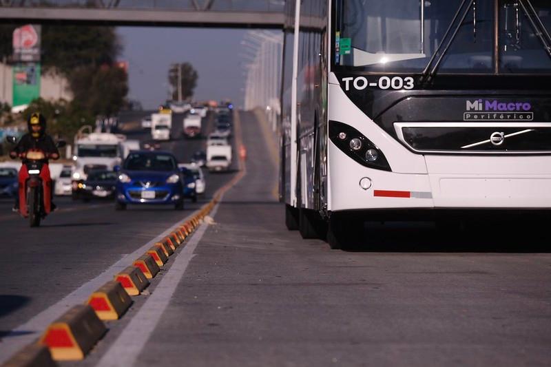 Choferes de Mi Macro Periférico protestan y paran algunas rutas