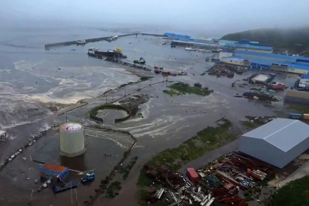 Temblor en Rusia: Tsunami deja edificios bajo agua