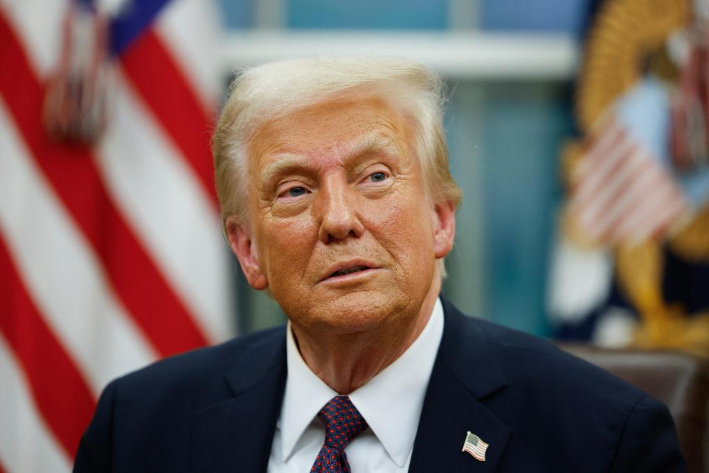 Trump anuncia arancel del 35 % a productos de Canadá desde agosto