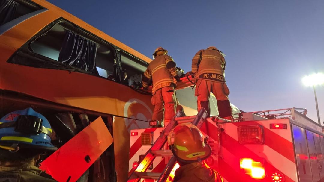 Choque en Autopista Zapotlanejo – Lagos de Moreno deja un muerto y 11 heridos