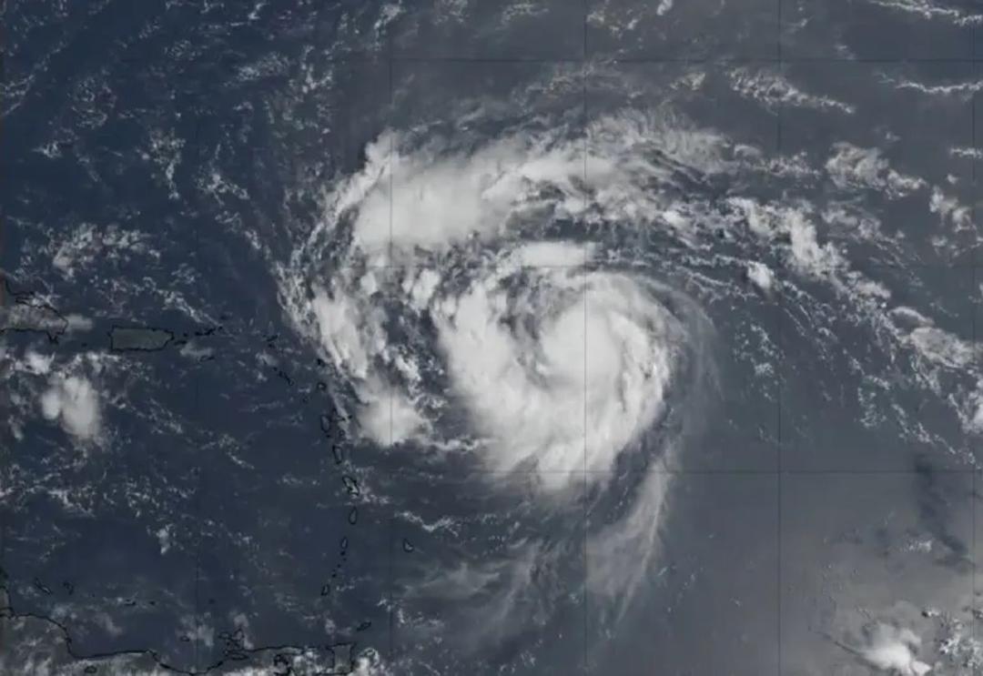 Huracán Erin se convierte en el primero del Atlántico 2025