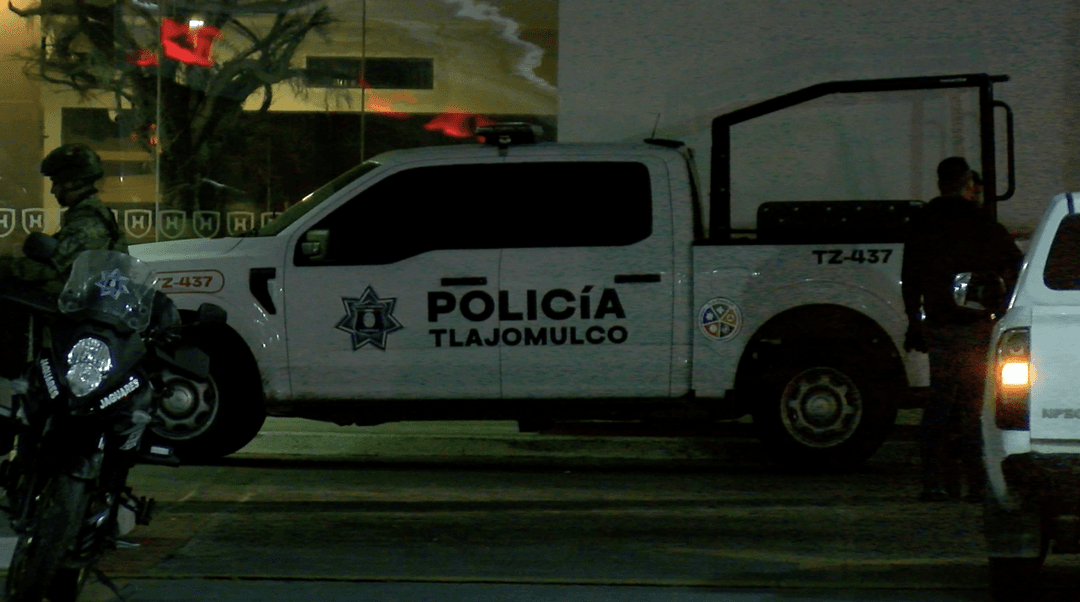 Tlajomulco: Atacan a balazos a padre e hijo en plaza comercial