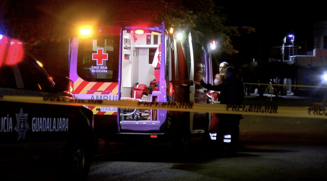 Guadalajara: Agreden con una botella a policía en inspección