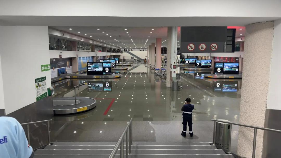 AICM registra cancelaciones y retrasos por inundaciones