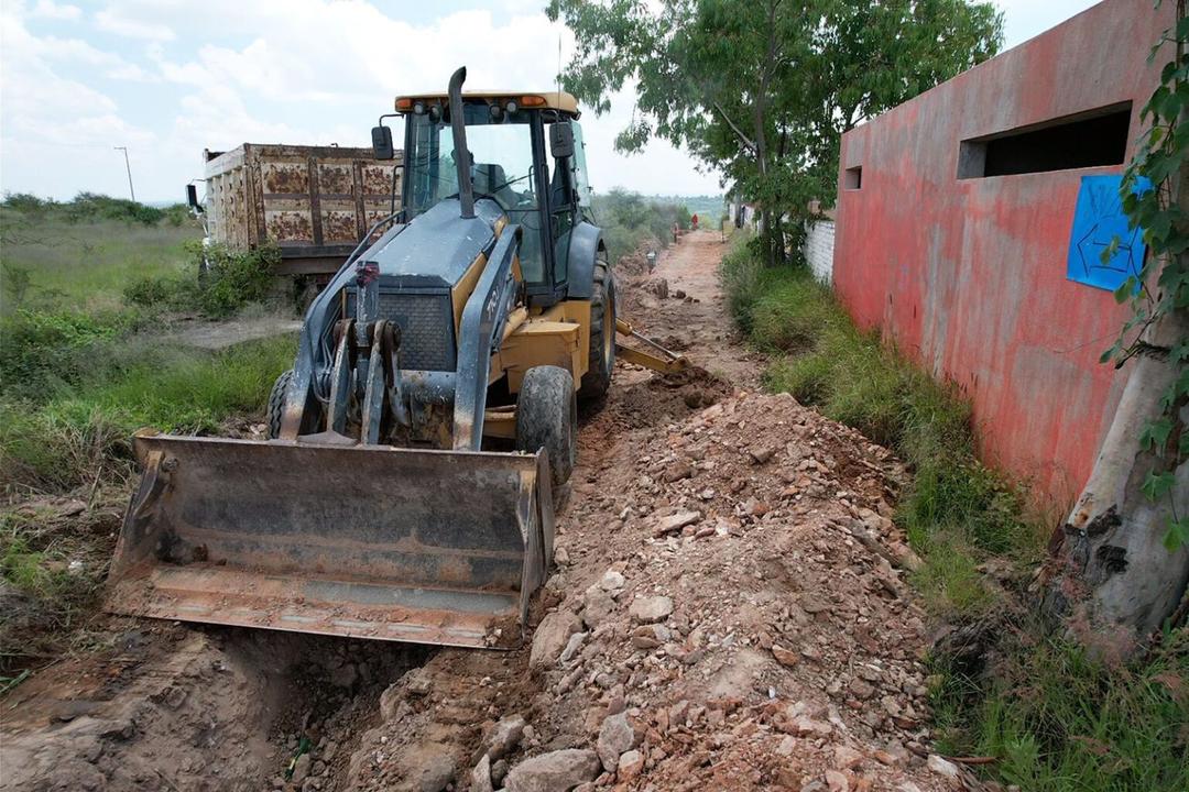 MIAA construye nueva línea de agua potable en Aguascalientes