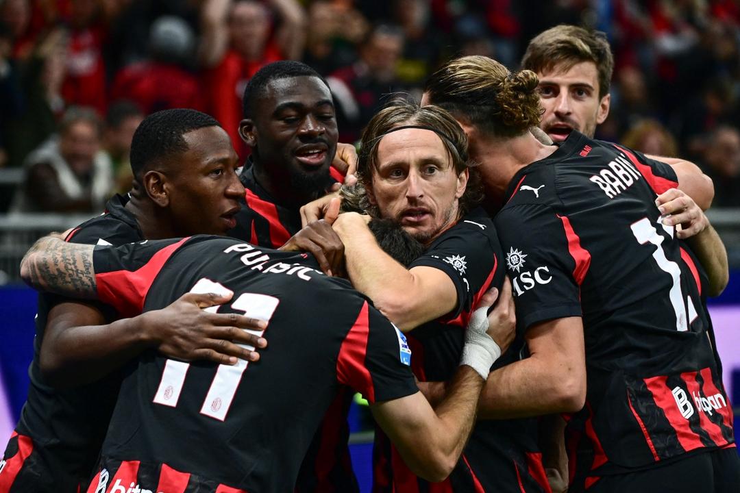 Serie A: Milan derrota al Napoli y arrebata el liderato