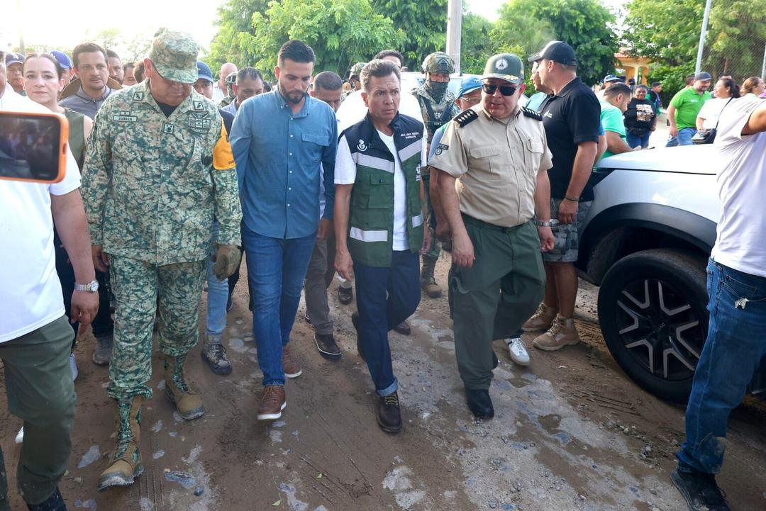 Lemus visita colonias afectadas por tormenta en Puerto Vallarta