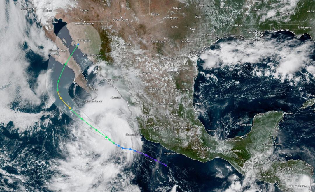 Lorena se degrada a tormenta tropical y se aleja de costas mexicanas