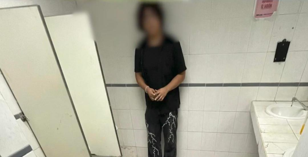 Coahuila: Detienen a alumno que tomaba fotos en baño de mujeres