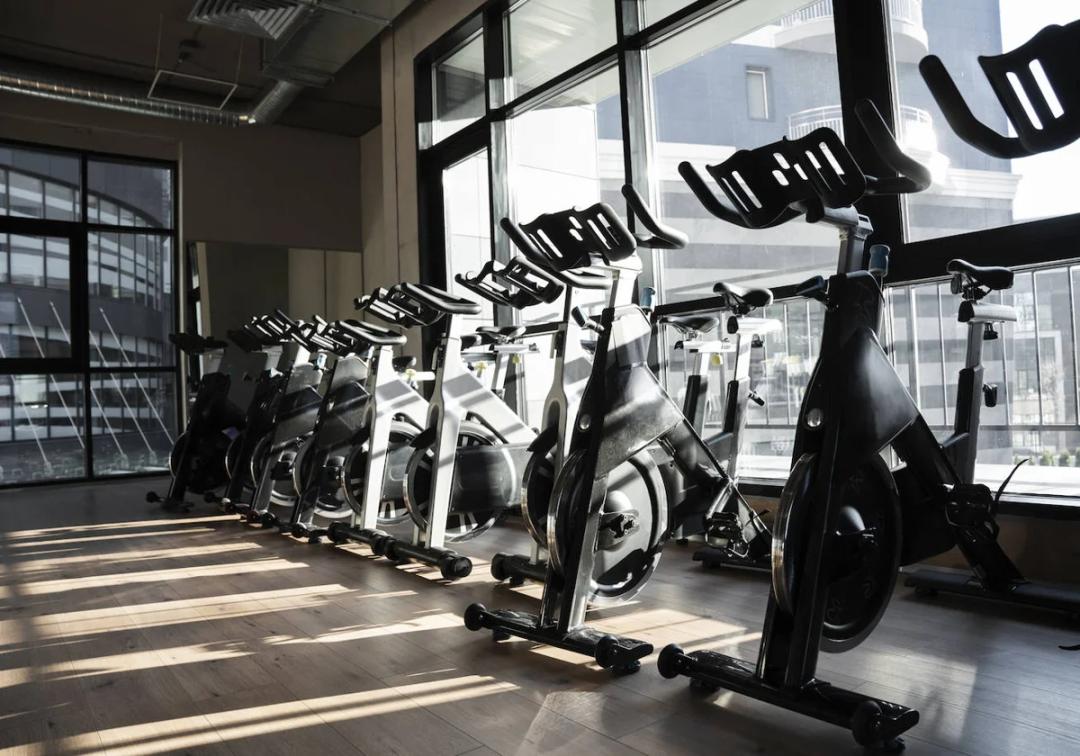 Jalisco: Nueva extorsión en gimnasios, estéticas y escuelas