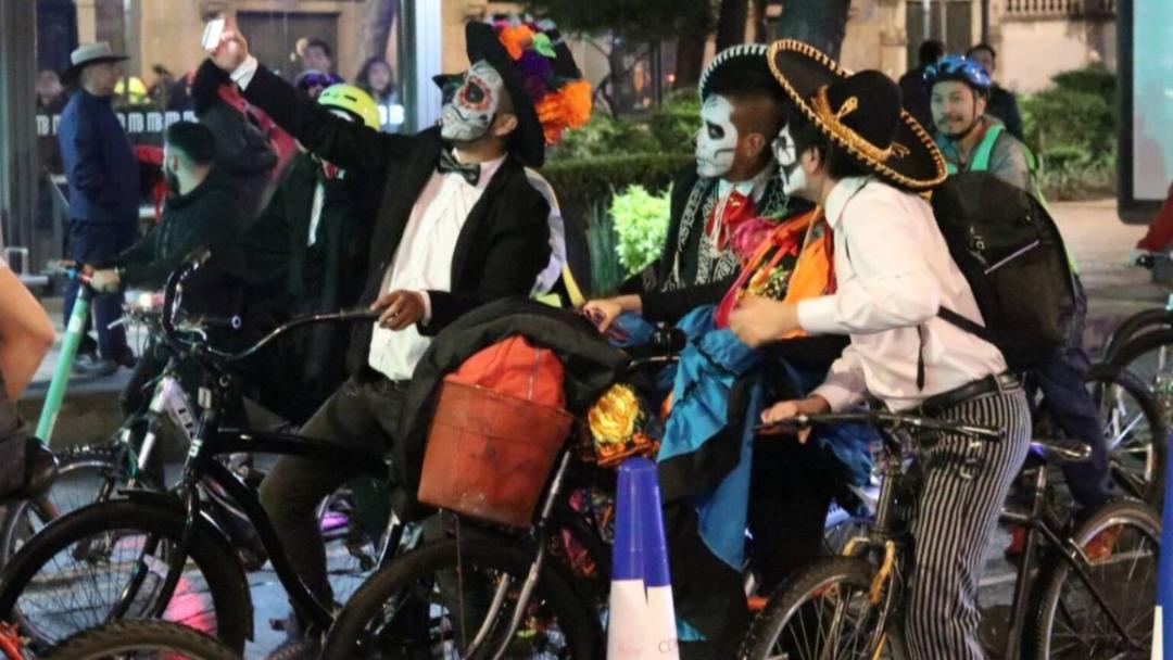 Día de Muertos tendrá rodada de disfraces con MiBici: Hay vía recreactiva nocturna?