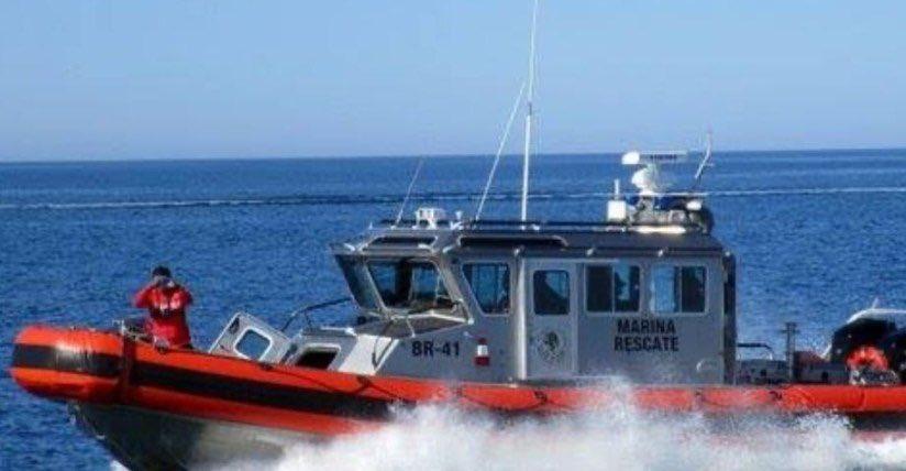 Marina rescata a 28 adolescentes de embarcación en el Pacífico