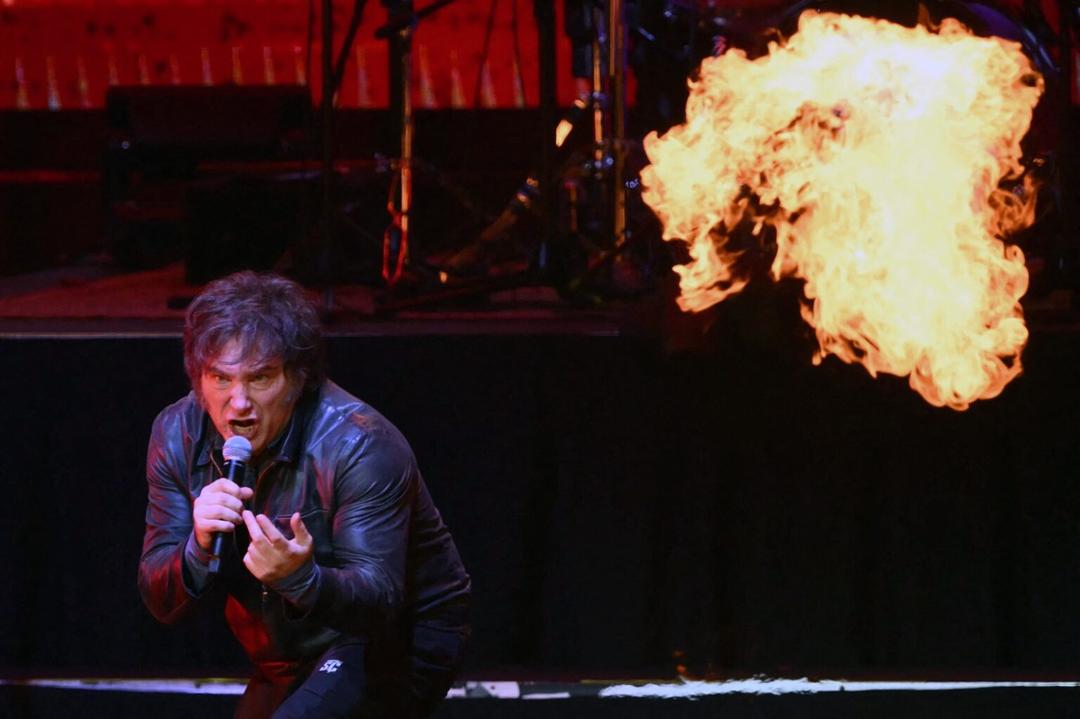 Javier Milei realiza concierto de rock para presentar un libro