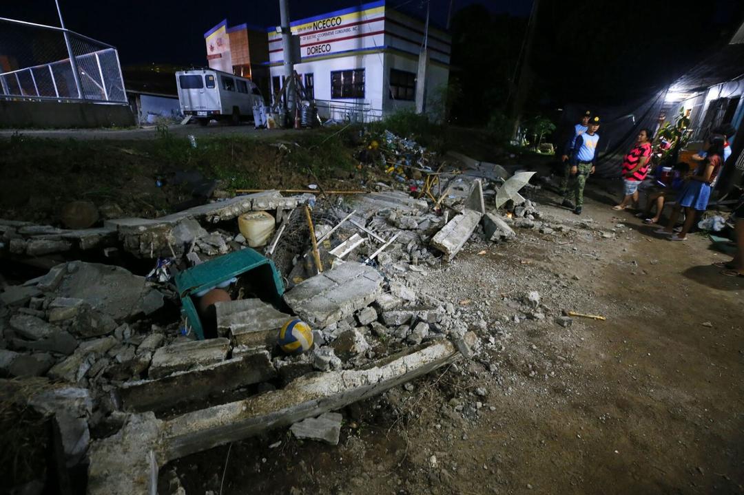 Filipinas: Al menos 8 muertos por sismo de magnitud 7.4