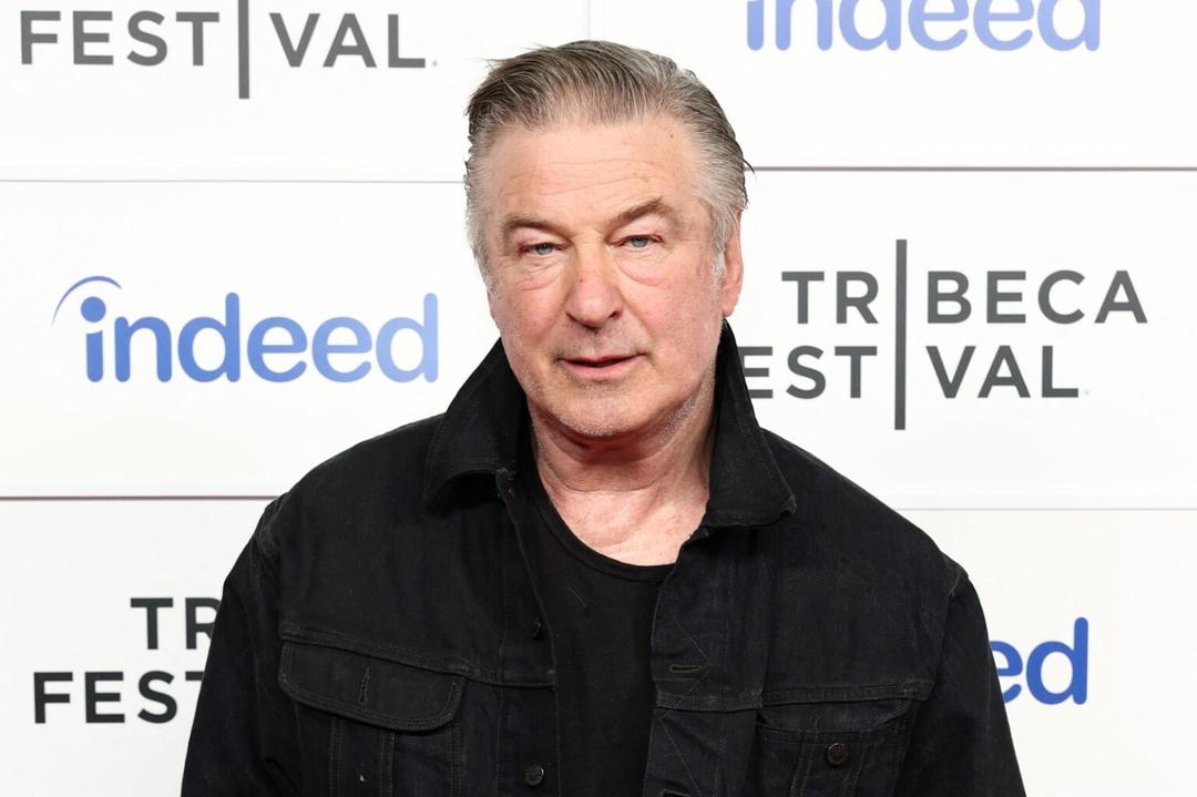 Alec Baldwin choca su auto contra un árbol en East Hampton