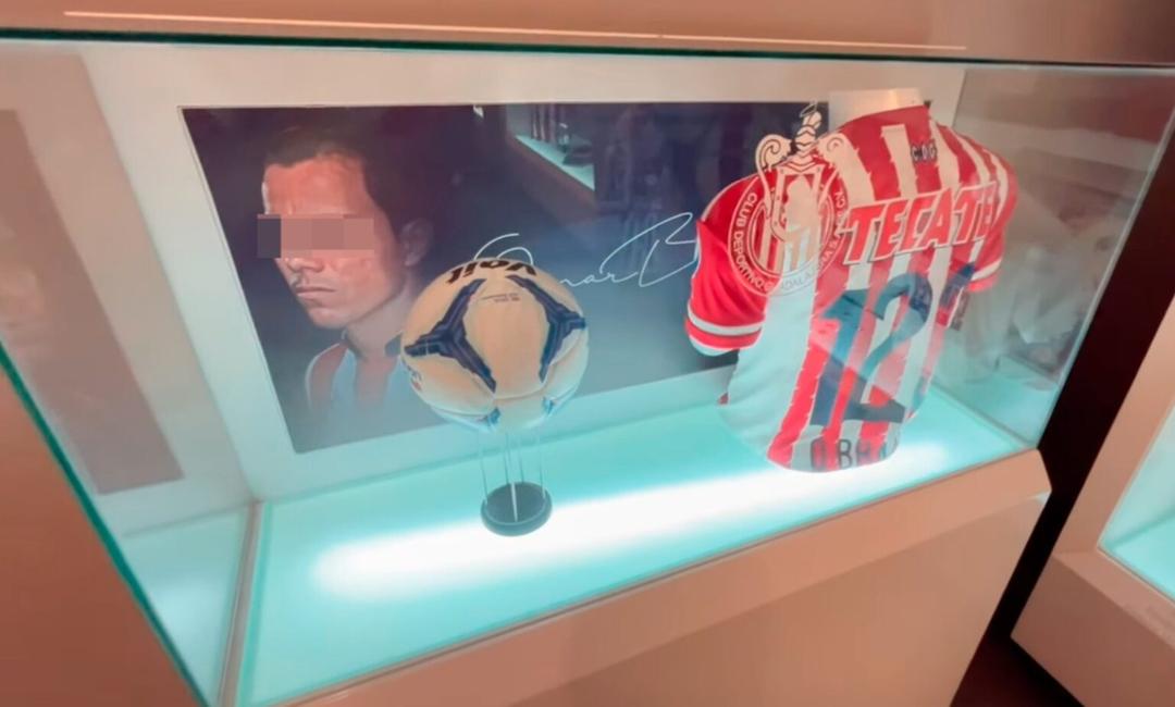Omar Bravo: Museo Chivas retira vitrina del exdelantero