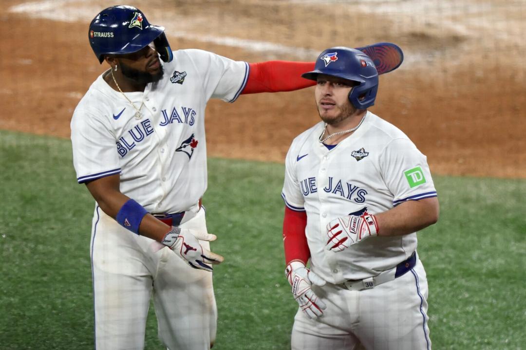 Serie Mundial: ¡Histórico! Alejandro Kirk conecta primer jonrón de un mexicano