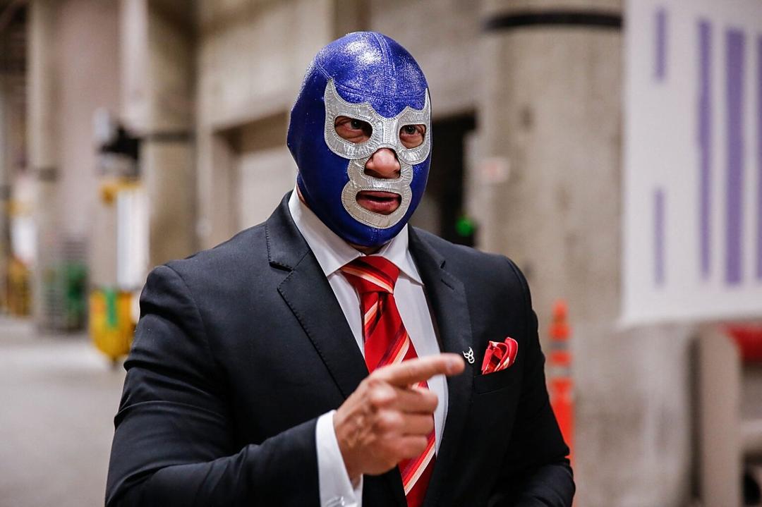 Blue Demon Jr. sufre accidente automovilístico que lo deja en terapia intensiva