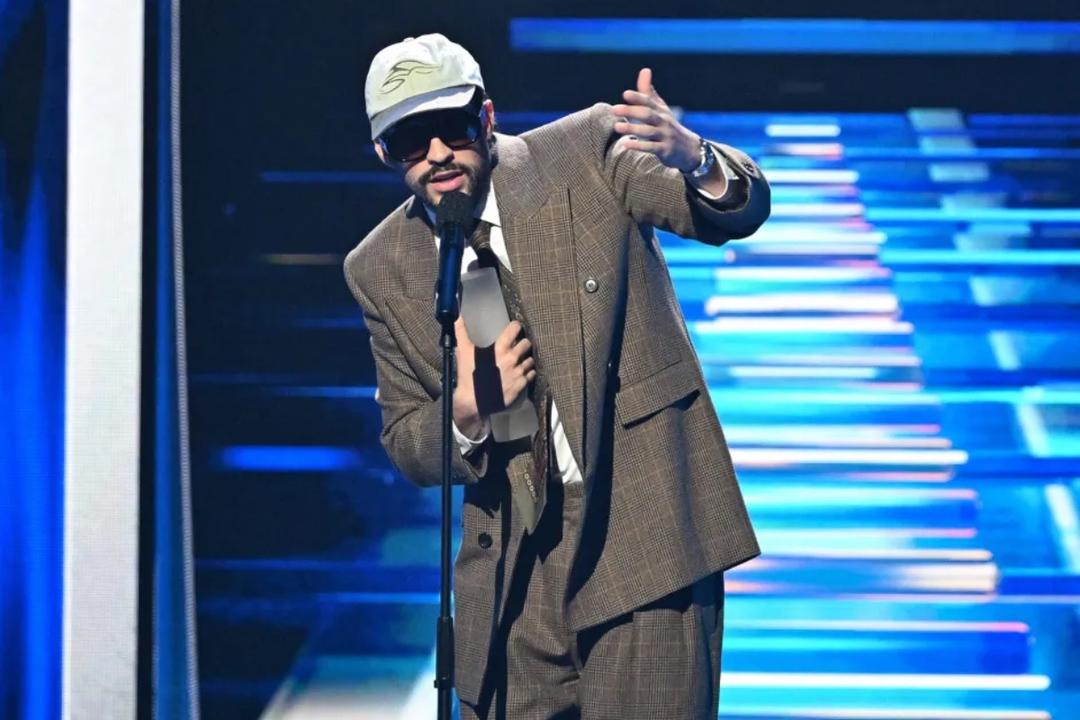 Latin Billboard 2025: Bad Bunny recibe el premio al artista latino del siglo XXI