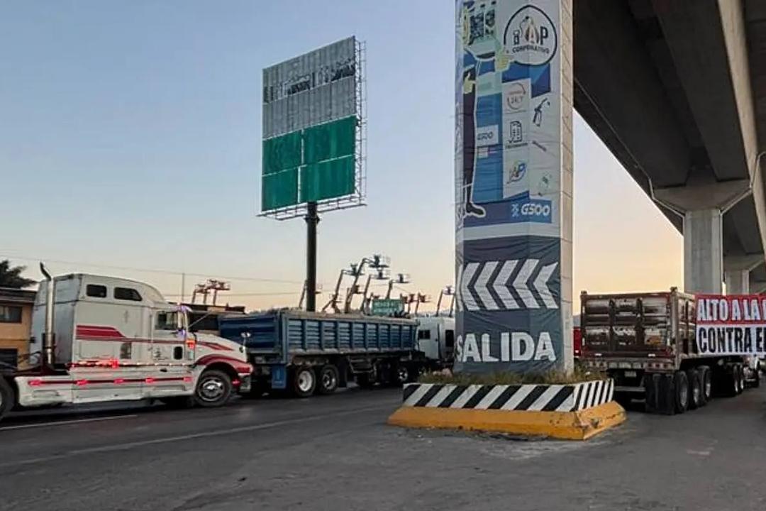 Bloqueos carreteros: Aerolíneas piden tomar precauciones manifestación