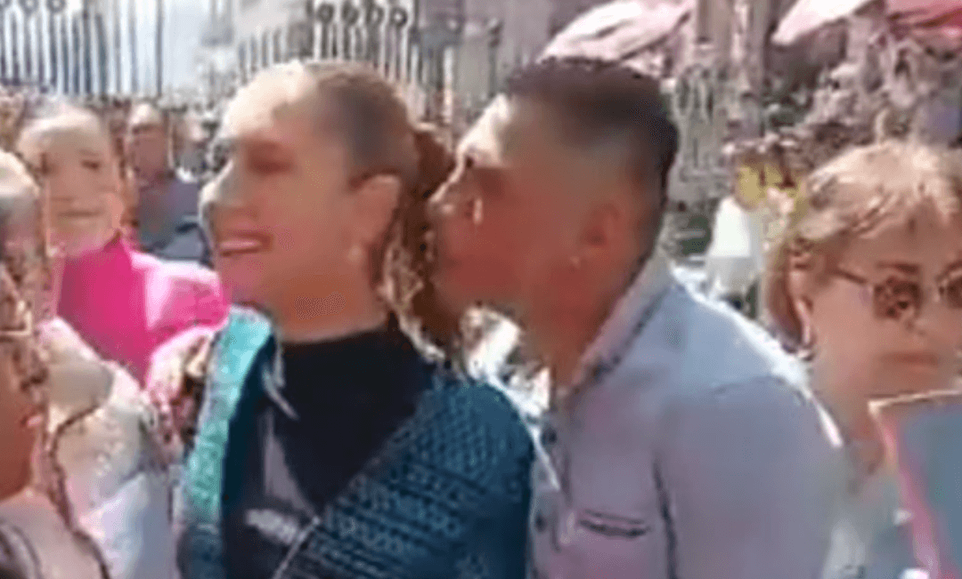 VIDEO: Hombre acosa Claudia Sheinbaum en acto público